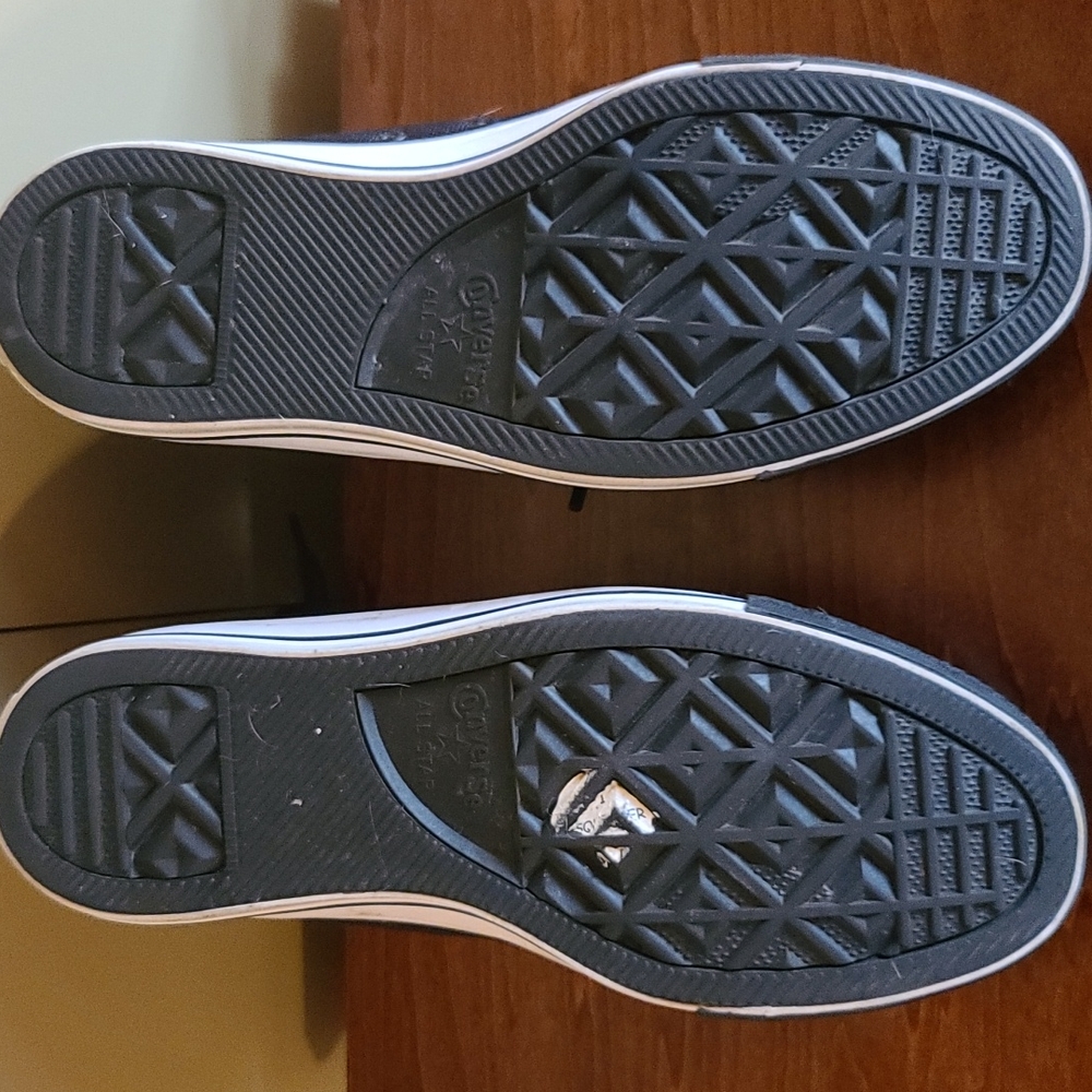 Converse - Picture 3 of 4